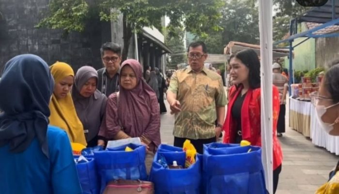 Momen Ketua Dekranasda Purwakarta dr. Evi Yusrari Hadiri Bazar Ramadhan