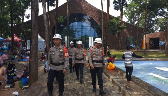 Libur Lebaran, Brimob Polda Jabar Gelar Patroli Harkamtibmas di Tempat Wisata Purwakarta