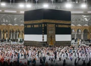 Kain Kiswah Ka’bah Masjidil Haram Dinaikan, Tanda Dimulainya Ibadah Haji 2025