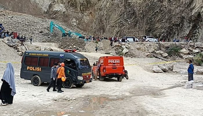 10 Orang Tewas Tertimbun Longsor Galian C Gunung Kuda Cirebon