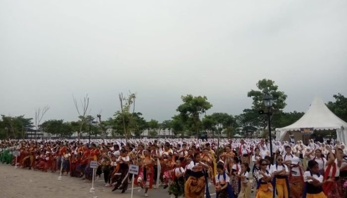 Ribuan Penari Karawang Peringati Hari Tari Sedunia