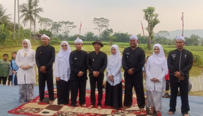 Momen Bersejarah, Empat Kades di Purwakarta Dilantik di Tengah Hamparan Hijau Sawah