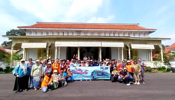 Warga 5 Provinsi Kunjungi Objek Bersejarah di Purwakarta, Termasuk Peninggalan KDM