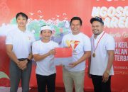 “Ngosrek” Purwakarta Tercatat Rekor MURI Bersih-bersih Jalan dengan Peserta Terbanyak