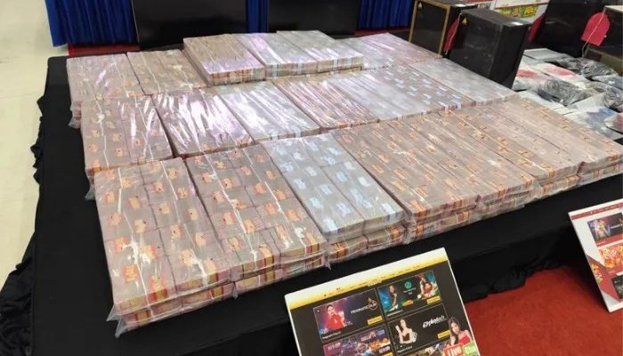 Bareskrim Pamerkan Uang Sitaan Rp 90,6 Miliar Sitaan Kasus Judi Online