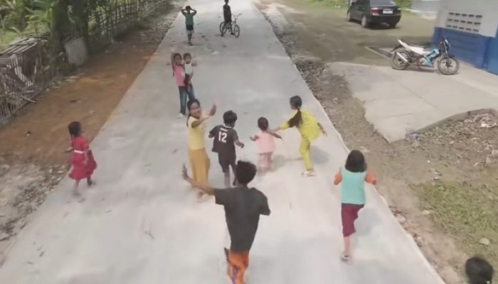 ​Senyum Ceria Warga Kembang Kuning Purwakarta: Impian Jalan Beton Kini Jadi Nyata