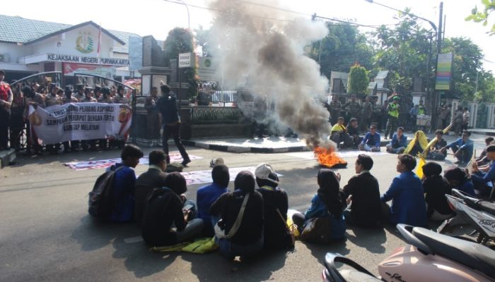 Kecawa Tak Ditemui Kajari, PC PMII Purwakarta Layangkan Mosi Tidak Percaya!